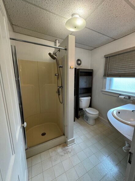 Shower / bathroom - 103 8th St E