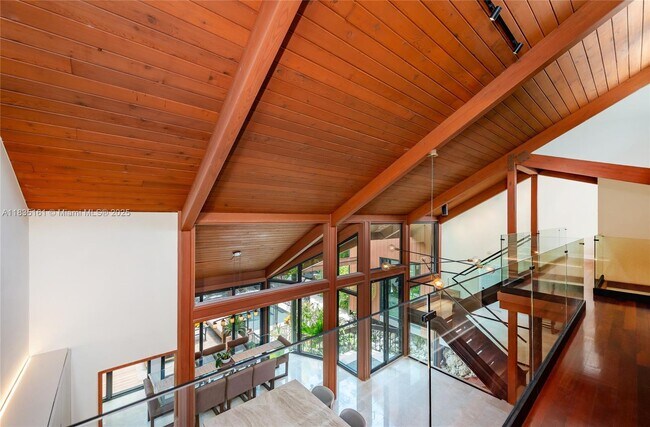 Building Photo - 3400 Poinciana Ave