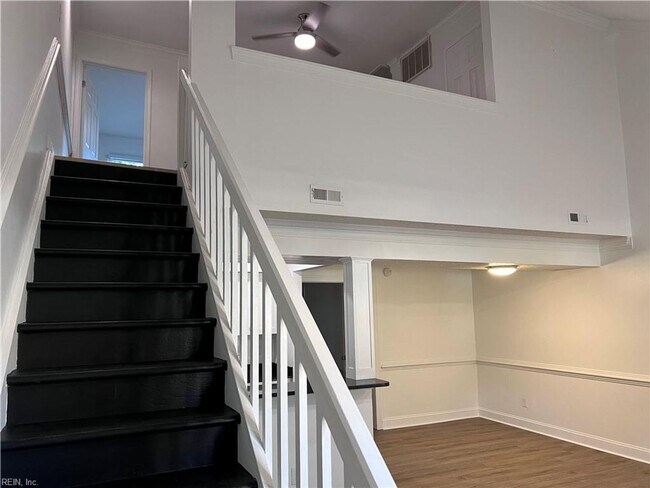 Building Photo - 947 Wildwood Square Ct