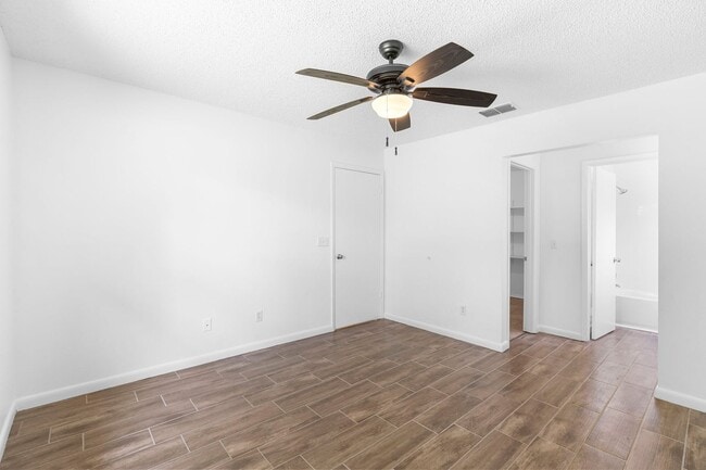 Building Photo - Beautiful Newly Renovated 2 Bedroom 2 Bath...