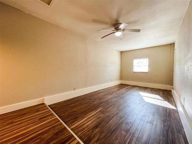 Building Photo - 12004 Thompkins Dr