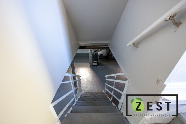 Building Photo - BEAUTIFUL 3 BED HOME OPEN HOUSE SATURDAY 1...