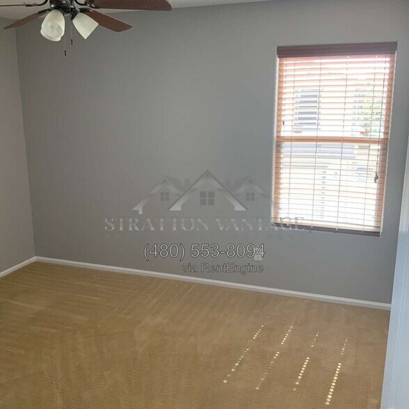 Building Photo - 1068 S Hawk Ln