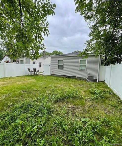 Building Photo - 27865 Brettonwoods St