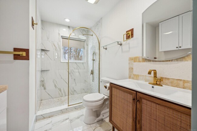 Building Photo - 8 Big Reed Path