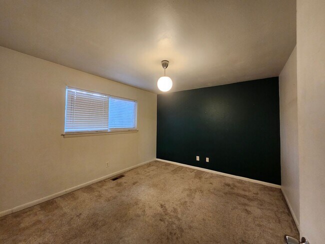 Building Photo - 3123-3125 Navajo Dr
