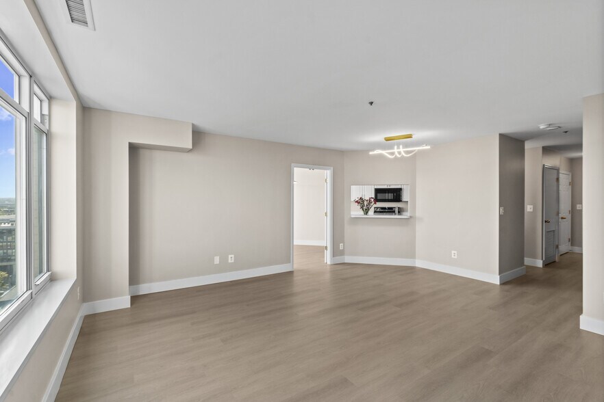 Building Photo - 100 Harborview Dr