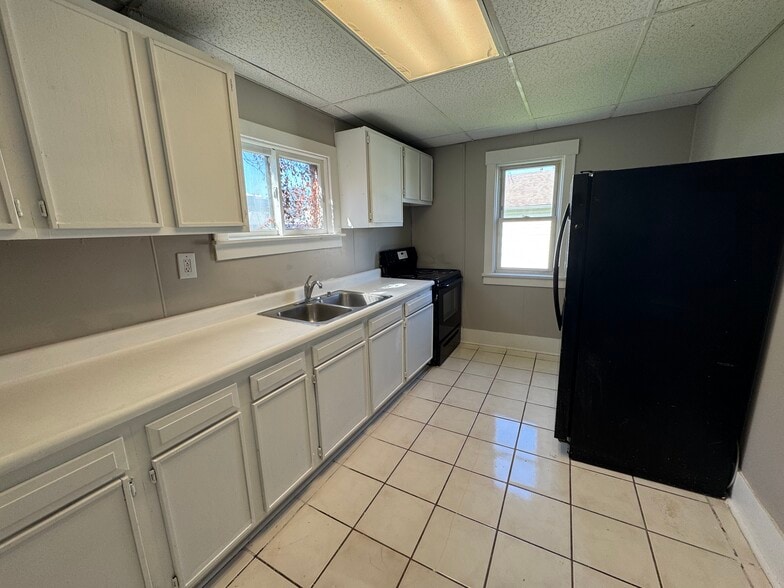 Building Photo - 713 Garfield Ave SW