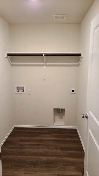 Building Photo - 14301 Saddlebred Way