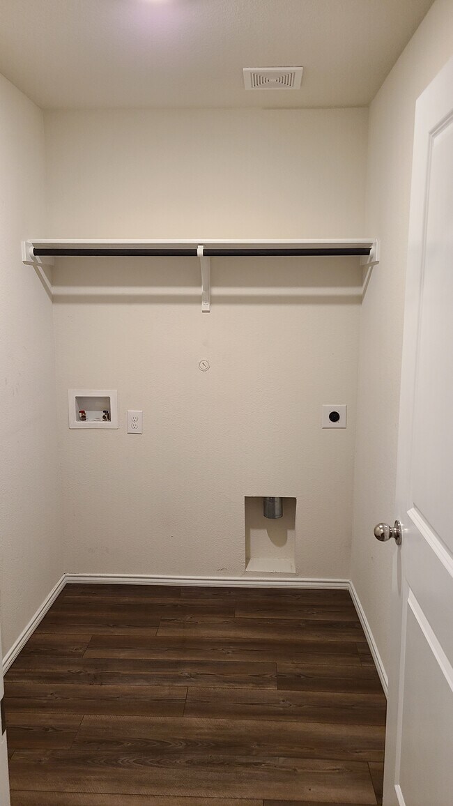 Washer dryer - 14301 Saddlebred Way