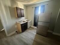 Building Photo - 1325 N 49th St