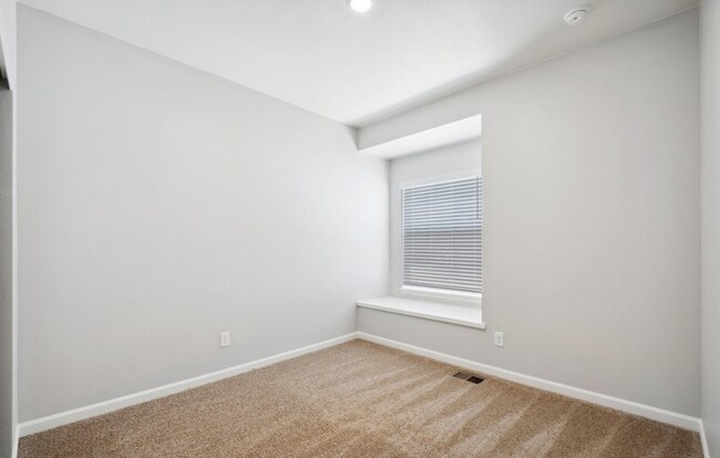 Building Photo - 828 Hearthstone Ave