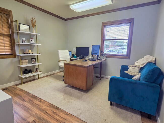Building Photo - Overland Office