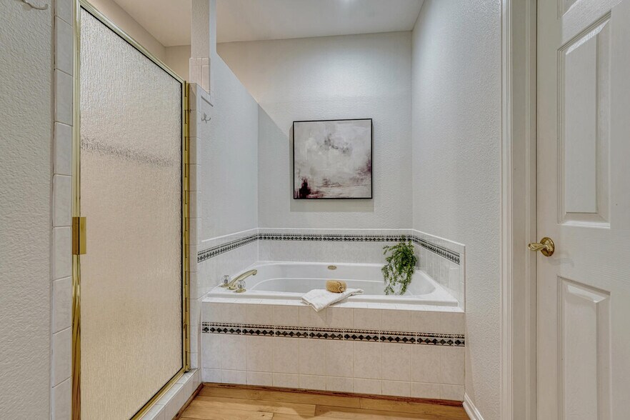 Building Photo - 7170 Windwood Way