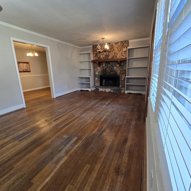 Building Photo - Fantastic Full Brick Ranch