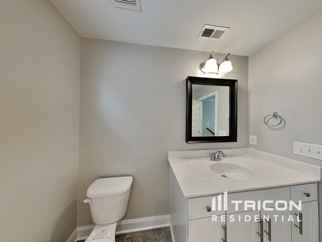 Building Photo - 279 Carellton Dr
