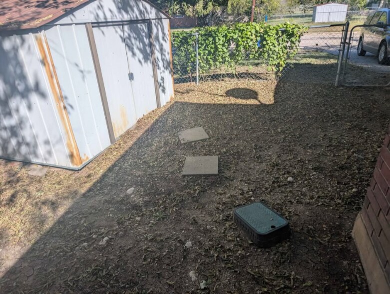 Building Photo - 203 W Reagan Ave