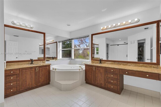 Building Photo - 10974 N Danbury Way