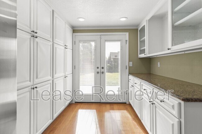 Building Photo - 1244 Royal Oaks Dr