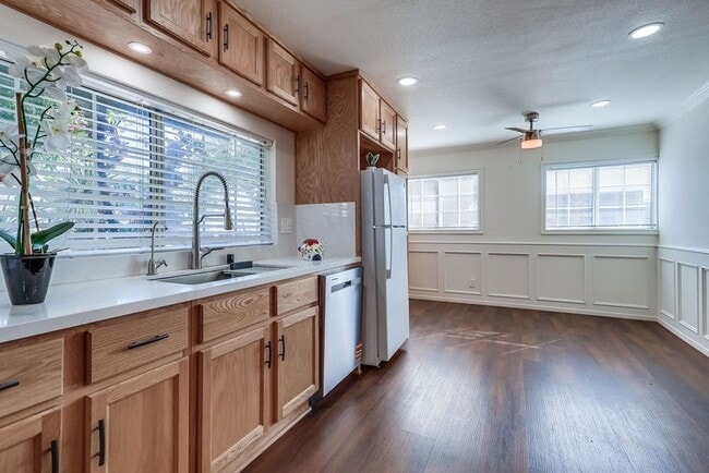 Building Photo - 4445 Marine