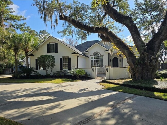 Building Photo - 205 Sutherland Dr