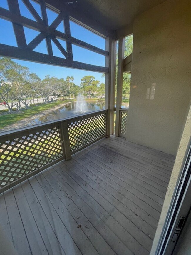 Building Photo - Palm Lakes Condo