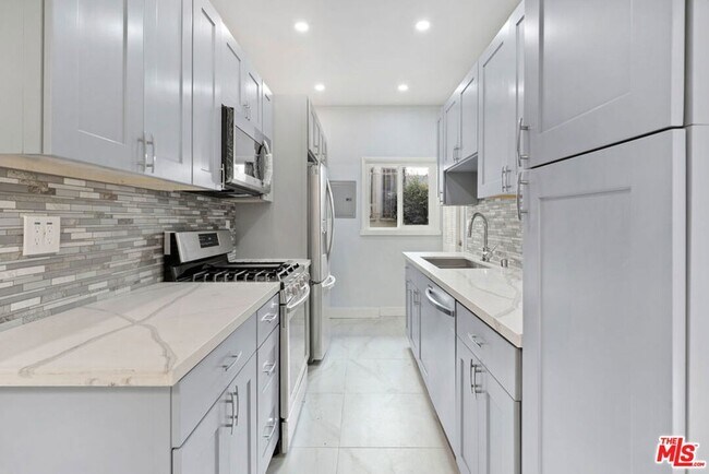 Building Photo - 9623 Charleville Blvd