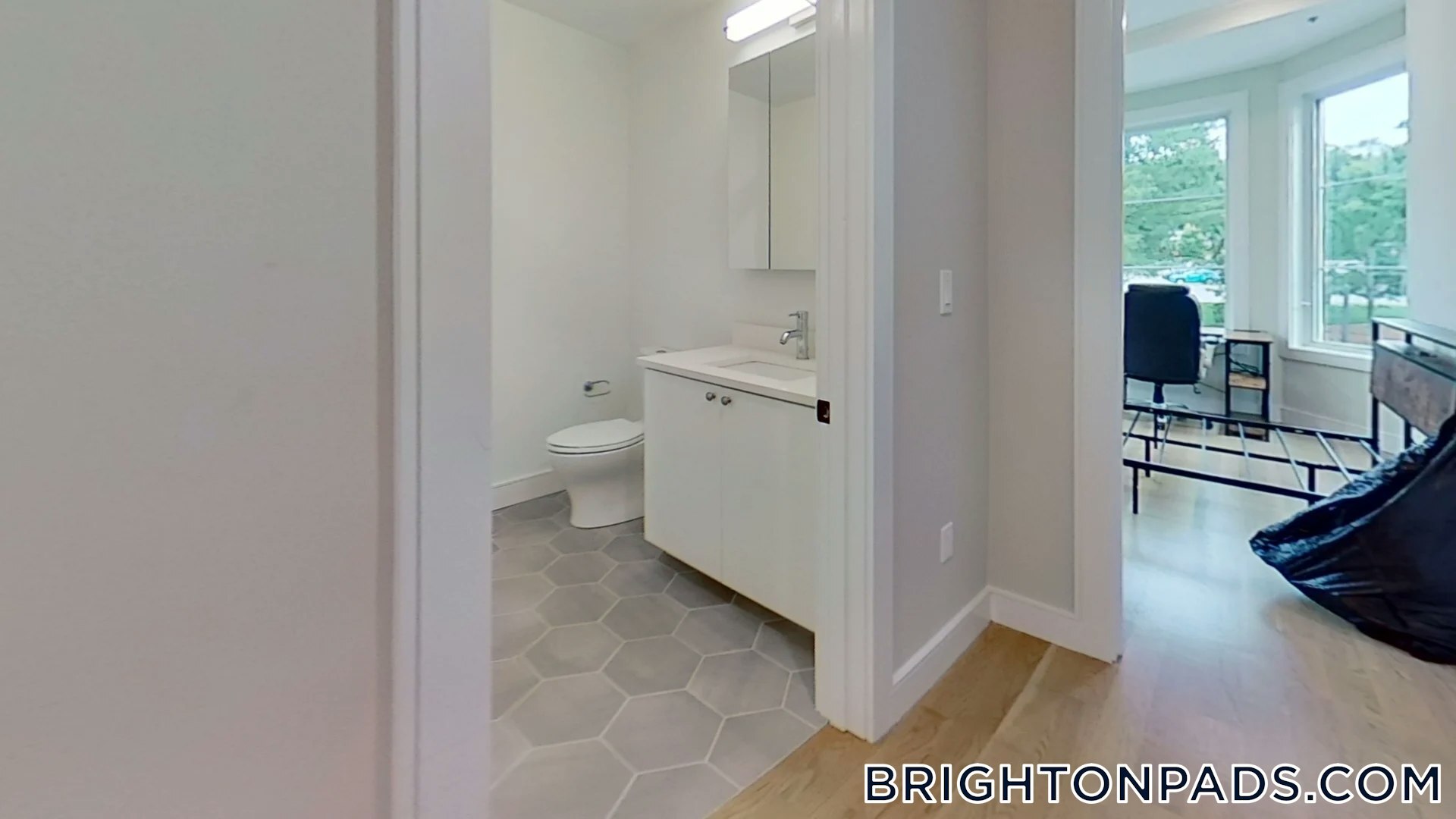 Building Photo - 104-106-106 Warren St