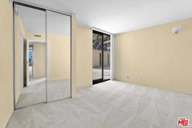 Building Photo - 4265 Marina City Dr