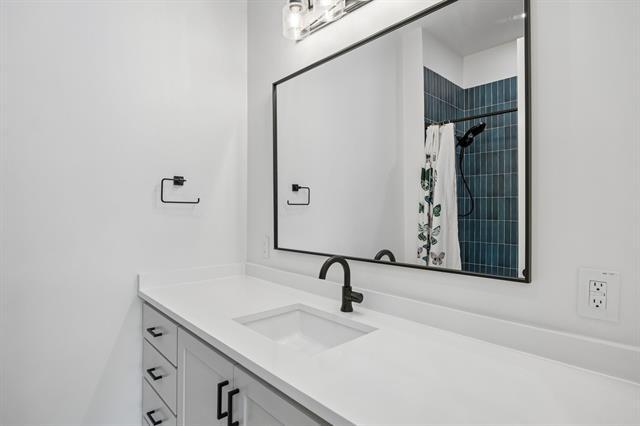 Building Photo - 5104 Vandelia St