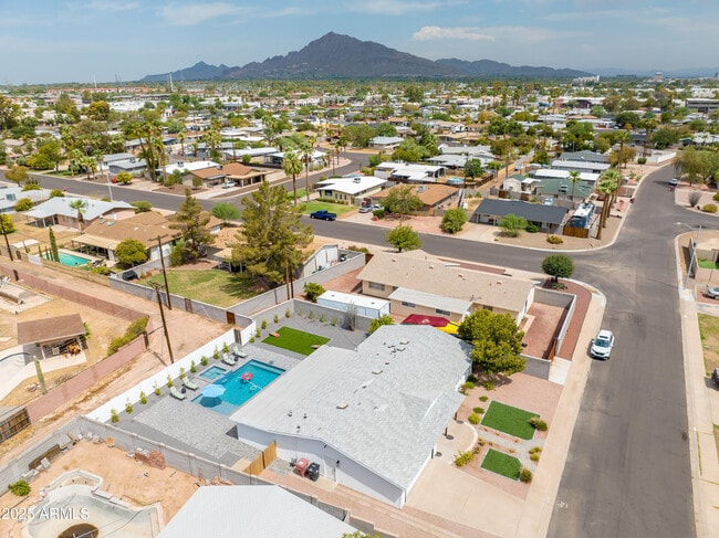 Building Photo - 2546 N 69th Pl