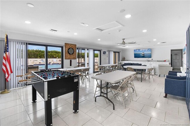Building Photo - 10044 S Ocean Dr