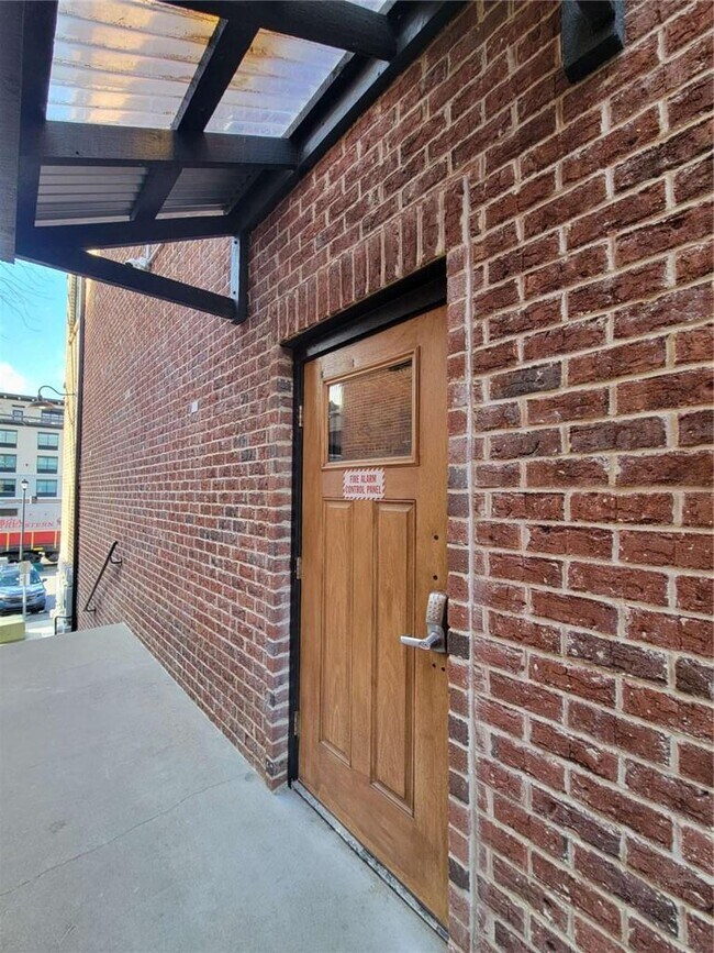 Building Photo - 550 E Main St