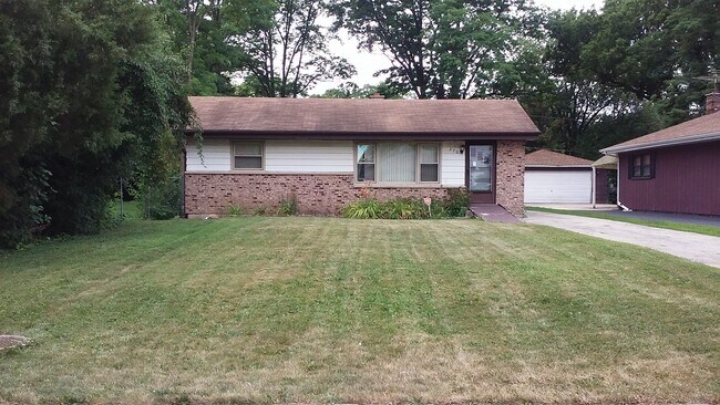 Front - 270 N Hemlock Ave
