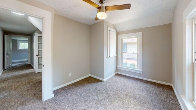 Building Photo - 982 Collinwood Ave