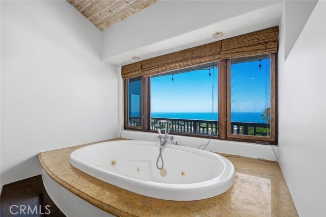 Building Photo - 1020 Skyline Dr