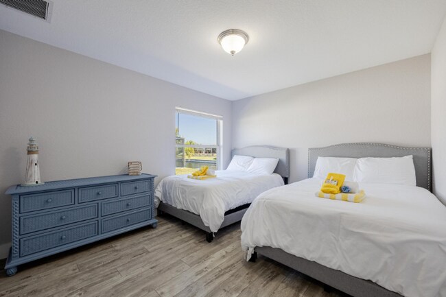 Building Photo - 2211 Surfside Blvd