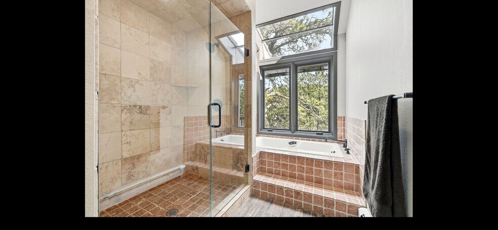 Building Photo - 2074 Foothills Dr S