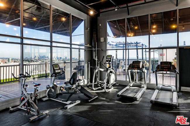 Building Photo - 7250 Franklin Ave