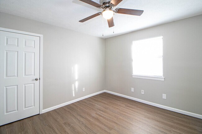 Building Photo - 10-410 Thompsonville Ln