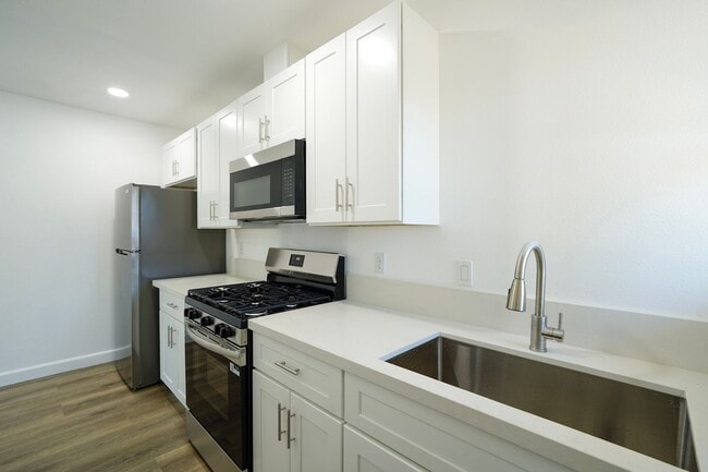 Building Photo - Dracaea Avenue