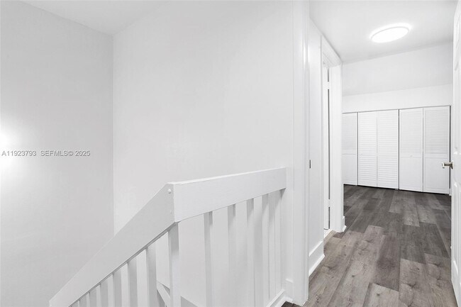 Building Photo - 4059 Palm Bay Cir