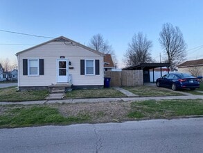 Building Photo - 2BR 1BA with carport