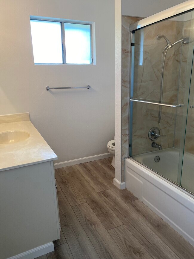 Building Photo - 4736 Knapp Way