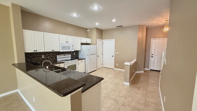 Building Photo - 8431 Village Edge Cir