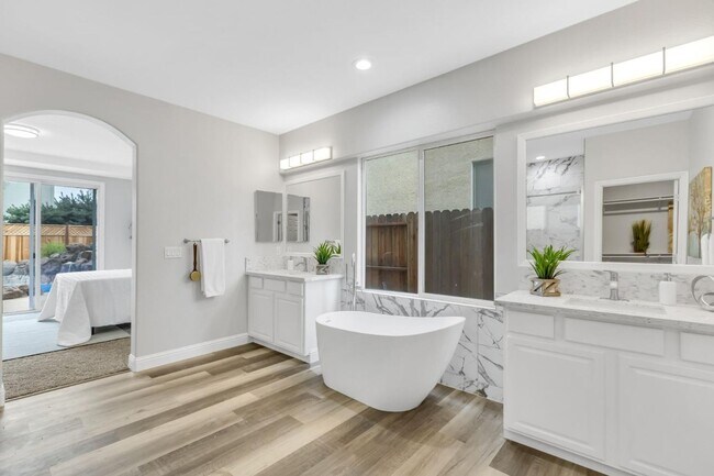 Building Photo - Gorgeous East Elk Grove Home