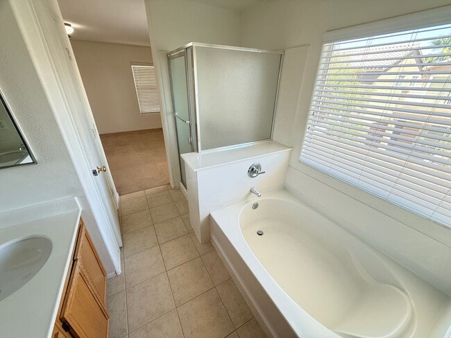 Building Photo - 2416 Cockatoo Dr