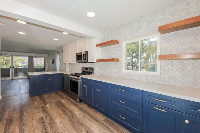 Building Photo - Modern 3 Bed / 2 Bath Turnkey Home with Exceptional Amenities!