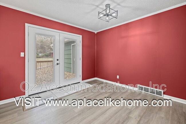 Building Photo - 6535 Melrose Ln