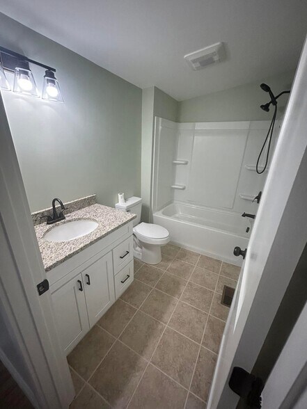 Building Photo - 312 B St